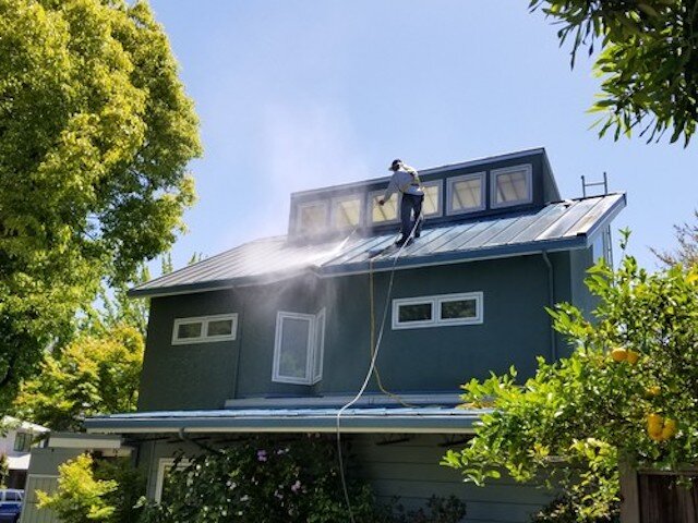Roof cleaning with power wash in Palo Alto